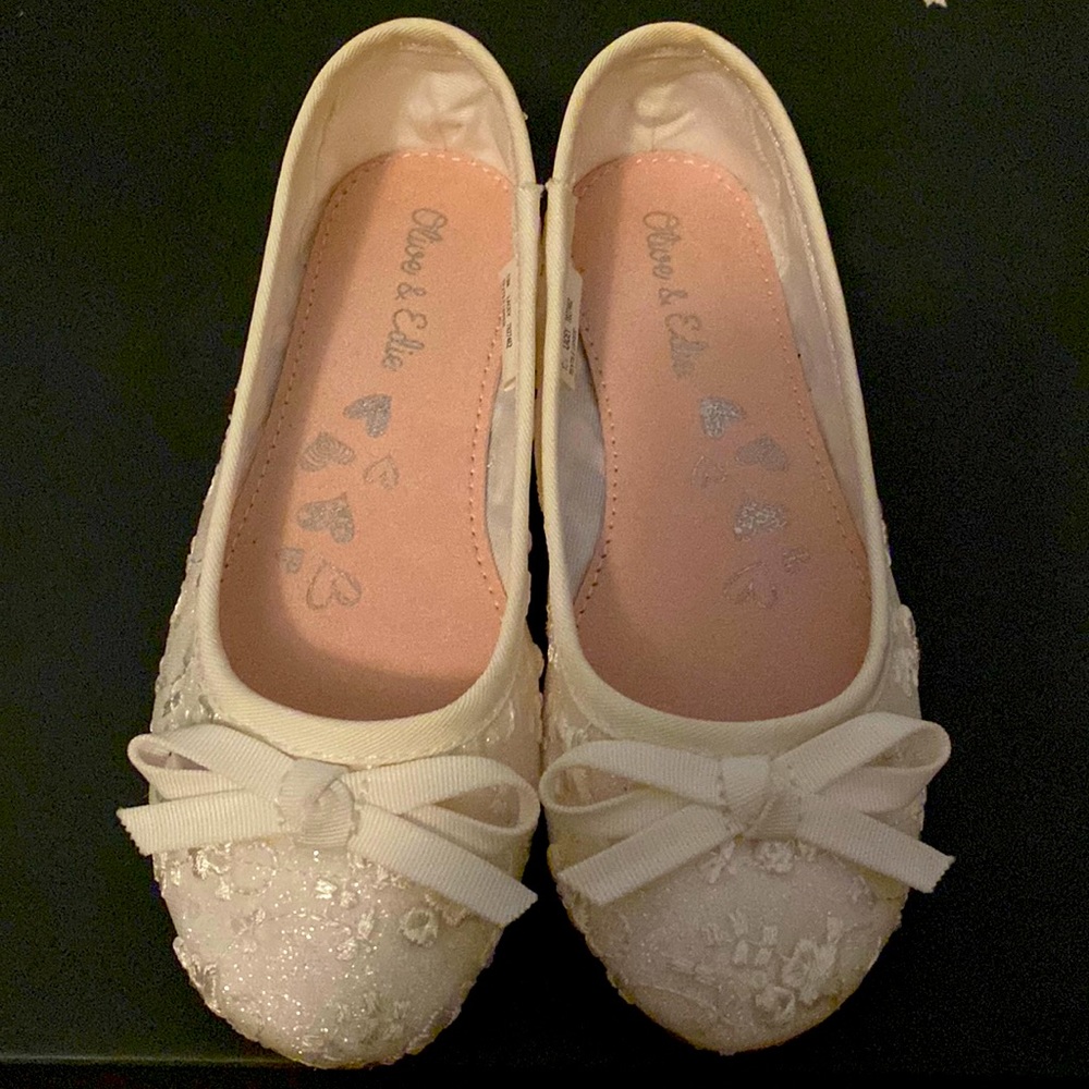 Olive & Edie white embroidered flats